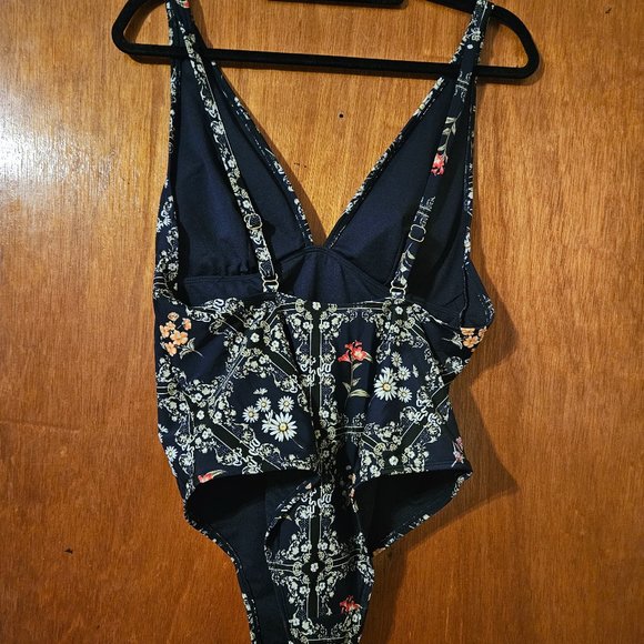 Target Womens Dainty Floral Tile Print Cheeky One piece swim plus matching saron - Picture 4 of 6